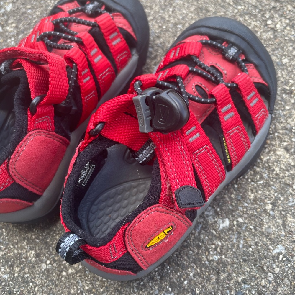 KEEN Kids Red and Black Adventure Sandals - Washable